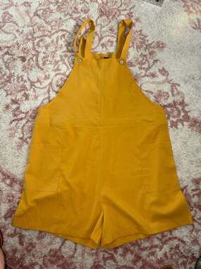 SHEIN Mustard Yellow Sleeveless Romper Overalls with Daisy Button Details